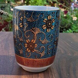 Japanese Yunomi Tea Cup Made of Kutani Ware. Exquisite aochibu style.